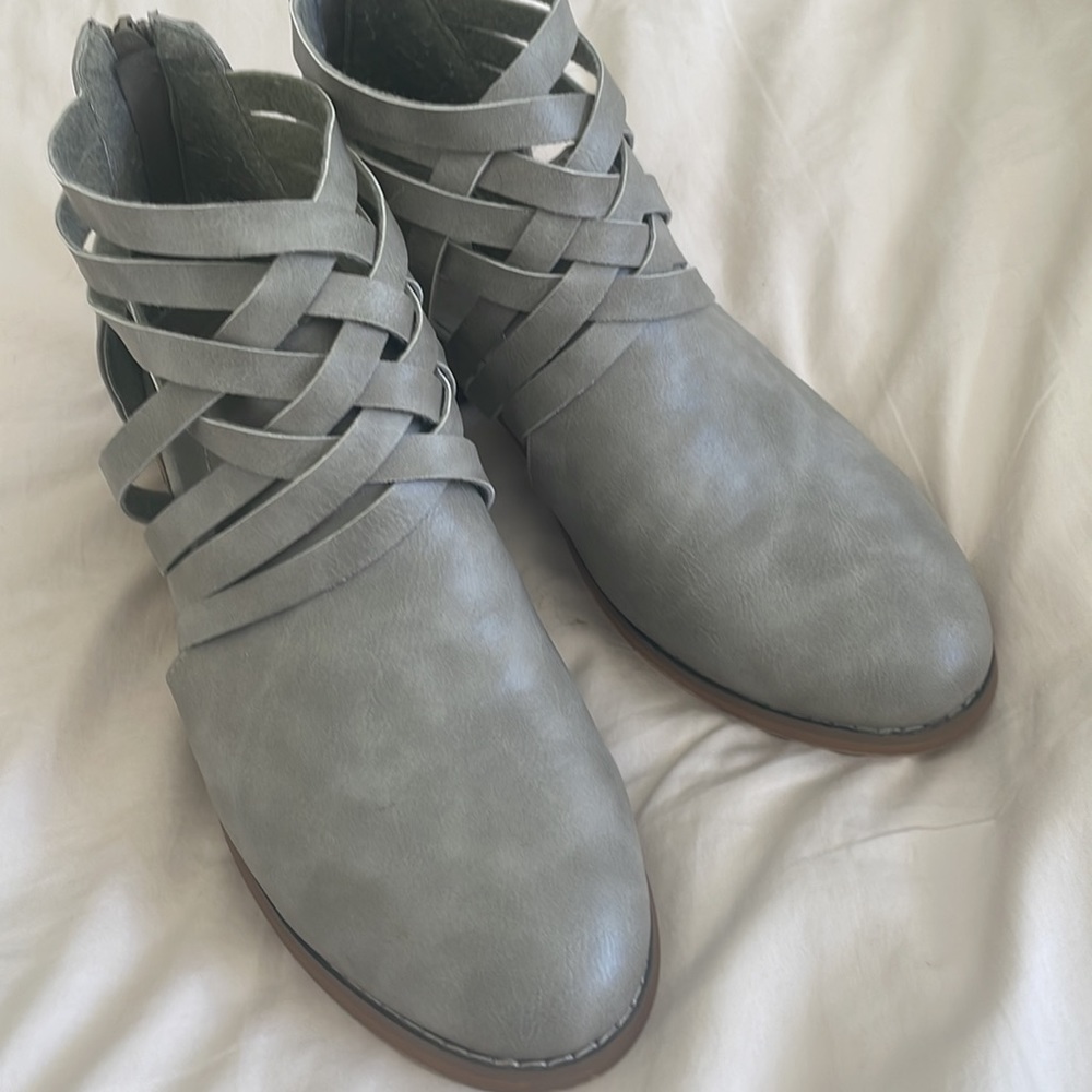 TG Spring/Summer Booties.  Strappy detail. Light grey.  Size 9.  Brand new. - Picture 5 of 7